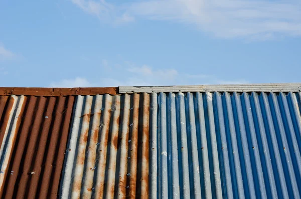 Oxido techo de zinc viejo — Foto de Stock