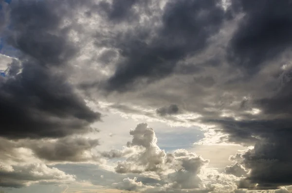 Wolkenlandschaft in der Natur — Stockfoto