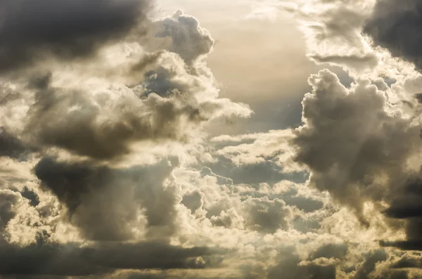 Облачно в природе — стоковое фото