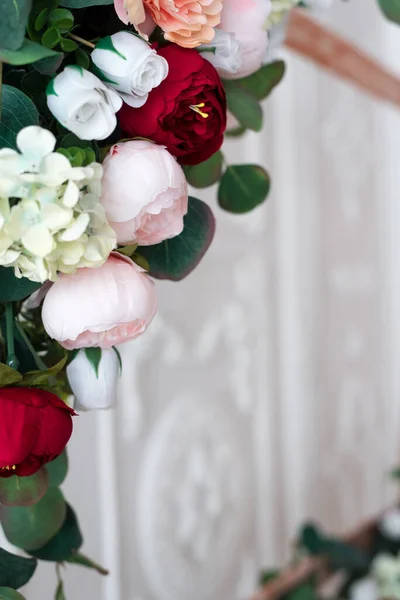 Large Bouquet Flowers Blurred Background White Wall Stucco — Stock Photo, Image