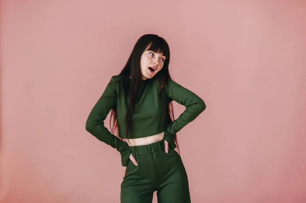 Girl Retouching Emotionally Poses Moves Pink Background Green Suit — Foto de Stock