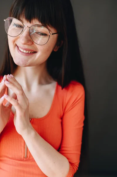 Portrait Smiling Girl Glasses Who Has Folded Her Fingers Front — Stock fotografie