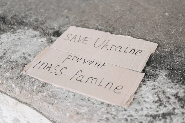 Póster Con Las Palabras Salvar Ucrania Encuentra Tierra Hormigón Prevenir —  Fotos de Stock