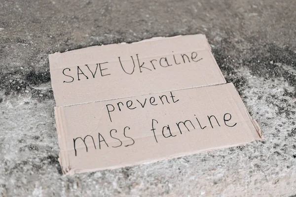 Los Signos Antibélicos Guerra Entre Ucrania Rusia Encuentran Pavimento Papel —  Fotos de Stock