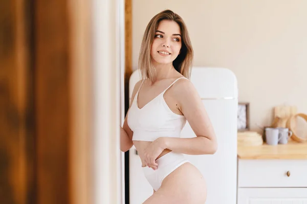 Young Woman Comes Out Kitchen White Lingerie Looks Her Girl — Stockfoto