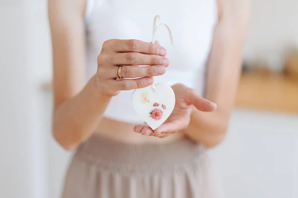 Woman Dressed Pastel Shades Holds Aromatic Wax Sachet Fresh Flowers — Stockfoto