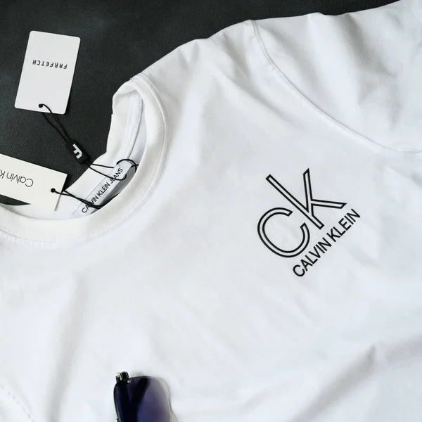 Nikopol Ukrayna Temmuz 2022 Calvin Klein Beyaz Tişörtü Tişörte Dikiş — Stok fotoğraf