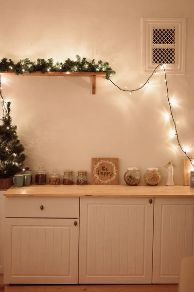 White Stylish Kitchen Wood Worktop Decorated Christmas Decor Garland Vertical — Φωτογραφία Αρχείου