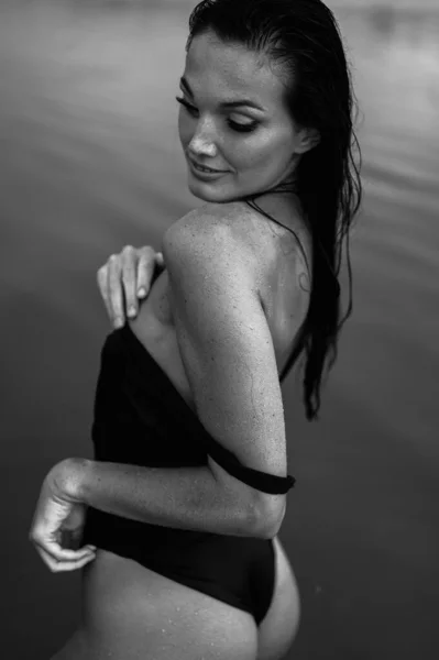 Portrait Sports Girl Freckles Black Swimsuit Stands Water Wet Young — Fotografia de Stock