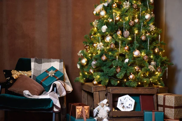 Green Christmas Tree Decorated Brown Toys Emerald Armchair Christmas Decor — 图库照片