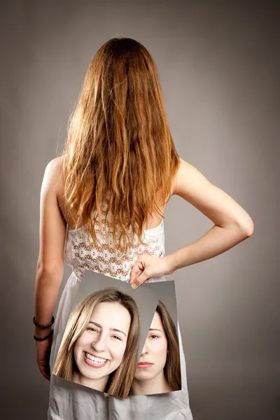 Девушка с двумя лицами — стоковое фото