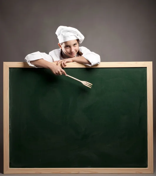 Chef in possesso di lavagna verde — Foto Stock