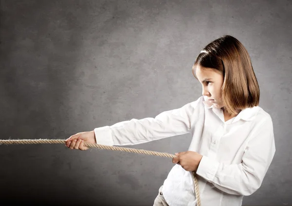 Pulling a rope — Stock Photo, Image