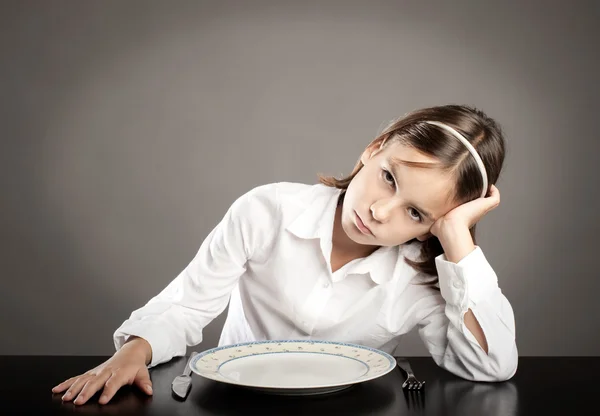 食欲の小さな女の子欠乏 — ストック写真