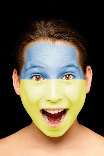 Dziewczyna z flag ukraińskich malowane na jej twarzy — Zdjęcie stockowe