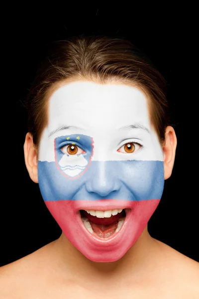 Meisje met Sloveense vlag geschilderd op haar gezicht — Stockfoto
