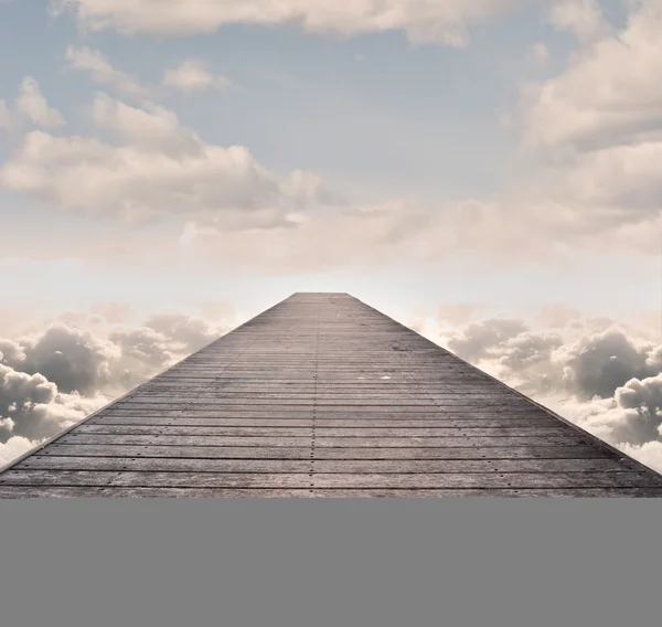 Seebrücke mit Himmel — Stockfoto