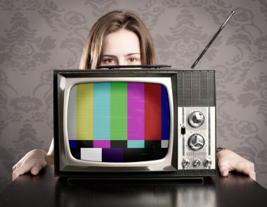 kadın eski retro TV