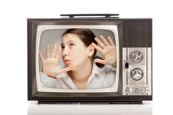 Menina dentro de uma televisão retro — Fotografia de Stock