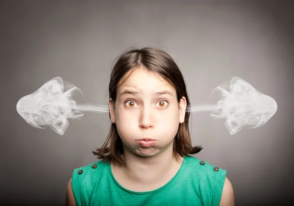 Meisje met rook op haar oren — Stockfoto