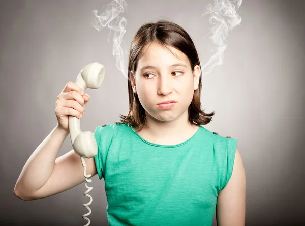 Jong meisje met telefoon overweldigd — Stockfoto