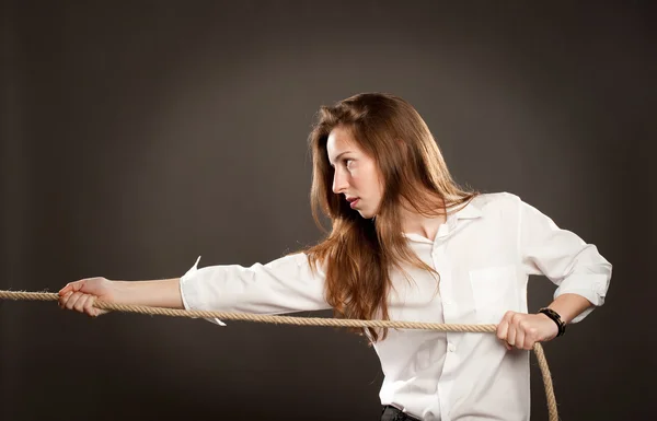 Pulling a rope — Stock Photo, Image