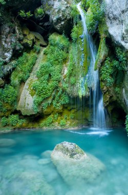 urederra River turkuaz şelale