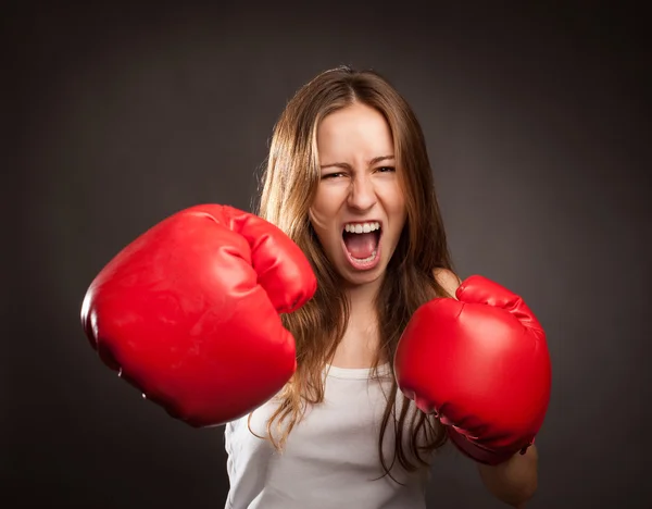 Mladý boxer žena — Stock fotografie