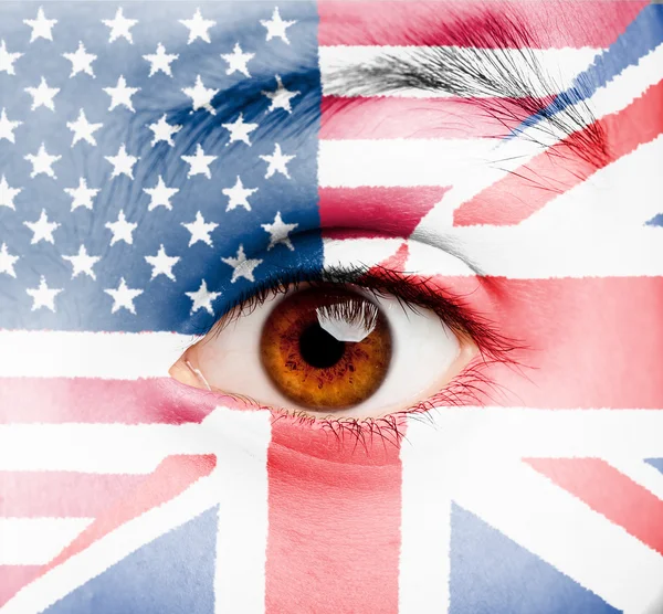 Meisje met Britse en Verenigde Staten vlag geschilderd — Stockfoto