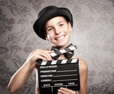mutlu küçük kız film clapper holding