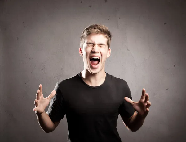 Jovem gritando — Fotografia de Stock