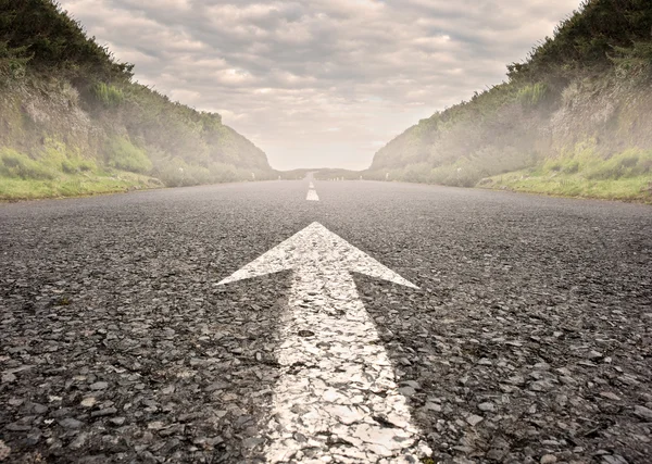 Arrow on asphalt road — Stock Photo, Image