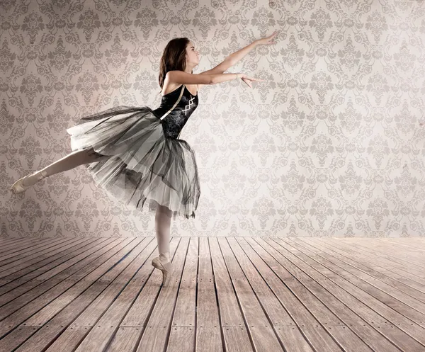 Ballerina on tiptoe — Stock Photo, Image