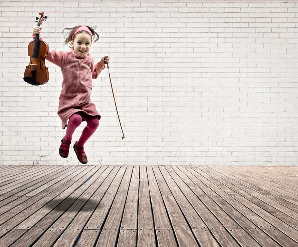 Little girl with violin jumping — Stock Photo, Image