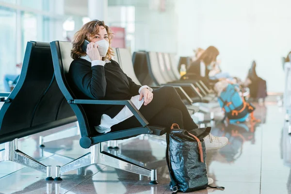 Mature Tourist Woman Wearing Face Mask Using Her Smartphone Device — Stock Photo, Image