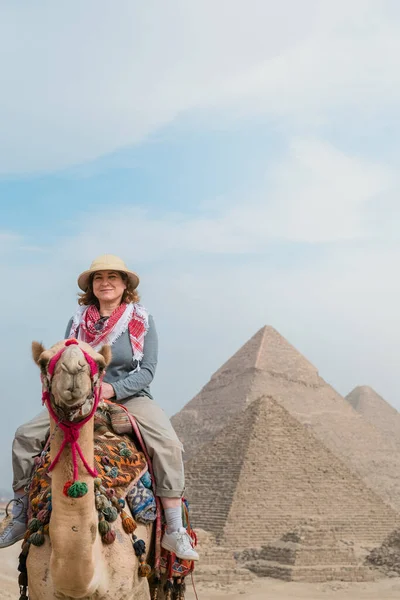 Tourist Woman Wearing Salacot Riding Dromedary Front Pyramids Egypt Cairo 图库图片