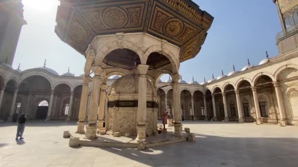 Cairo Egypt Desember 2021 Courtyard Mosque Muhammad Ali Citadel Saladin — стоковое видео