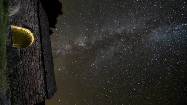 Timelapse Antigua Ermita Bajo Vía Láctea Por Noche Imágenes Alta — Vídeos de Stock