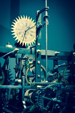 Eski saat gears güneş sembolü ile