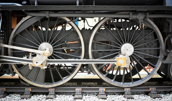 Grunge velha roda locomotiva a vapor e hastes — Fotografia de Stock