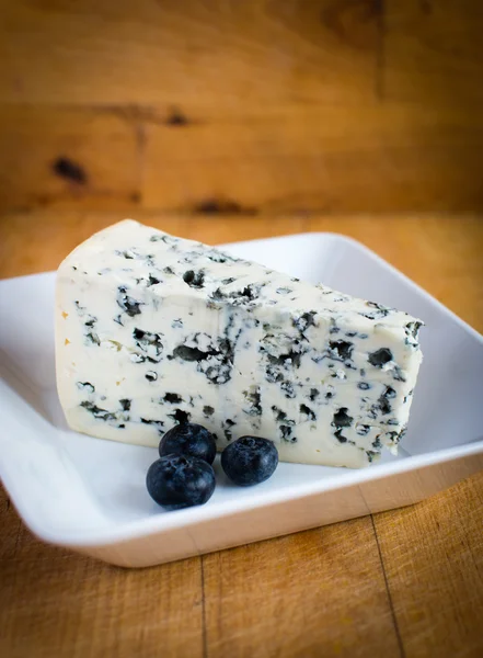 Blue cheese and blueberry — Stock Photo, Image