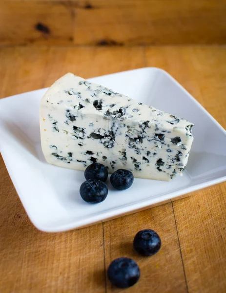 Blue cheese and blueberry — Stock Photo, Image