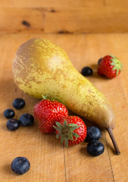 Blueberries, strawberry and pear — Stock Photo, Image