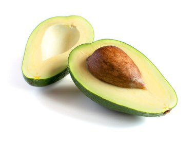 taze avokado üzerine beyaz izole