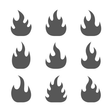 Yangın siluetleri ayarlandı. Şenlik ateşi siyah elementler koleksiyonu. Beyaz arkaplanda izole edilmiş vektör.