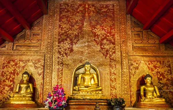 El Buda principal con el patrón tailandés dorado backgroung —  Fotos de Stock