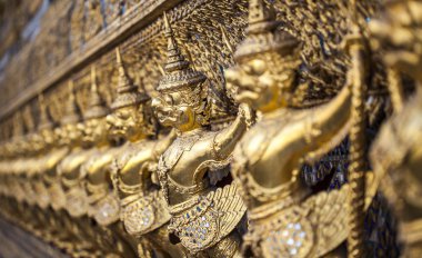 insan kuş heykeller