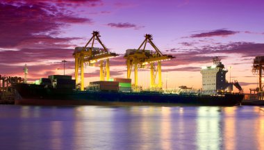 kap kargo yük gemi içinde shipya vinç bridge çalışma ile