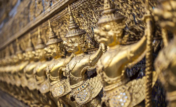 insan kuş heykeller