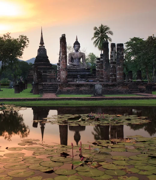 Statua buddha principale nel parco storico di Sukhothai — Foto Stock